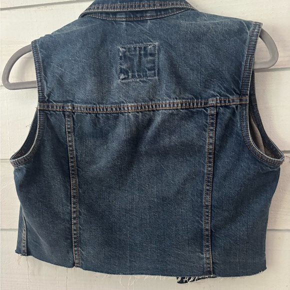 Abercrombie & Fitch Blue Denim Vest, cropped and has raw hem. Great condition - Picture 9 of 9
